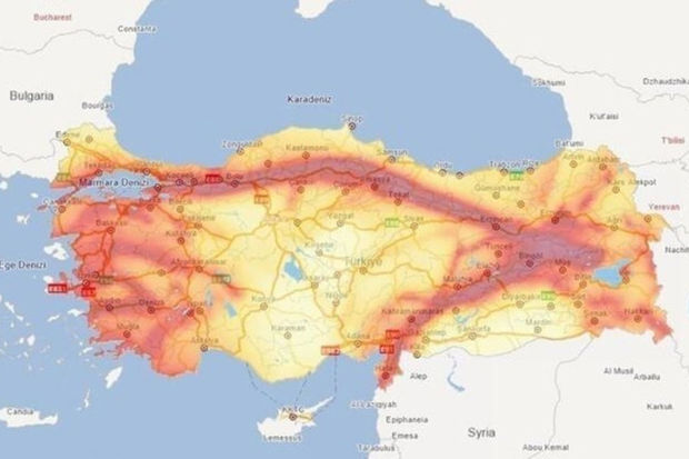 turkiyede-bes-bal-gucunde-zelzele-oldu